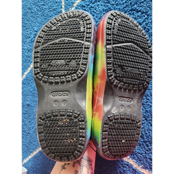 Crocs Dual Comfort Tie Dye Clogs Womens 7 - Picture 3 of 5